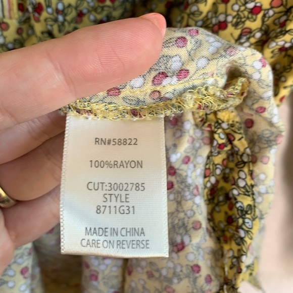 Max Studio Yellow V neck Floral Flowy Blouse sz S - Picture 6 of 7